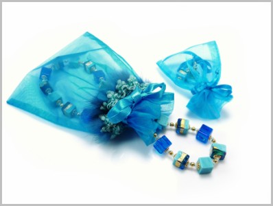 Pochettes Organza turquoise offerte !