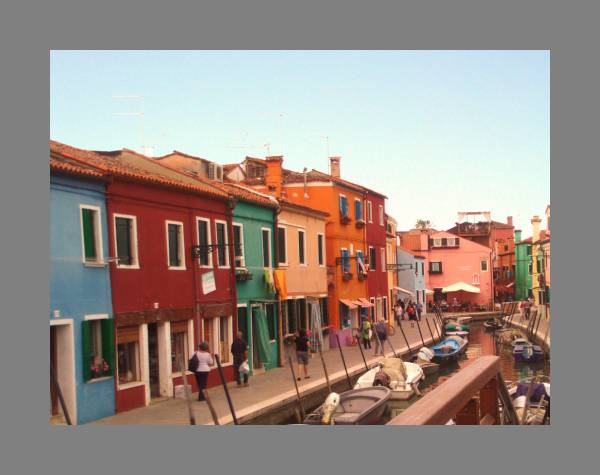 Les clbres faades colores de Burano - Chaque famille de pcheurs avait sa couleur