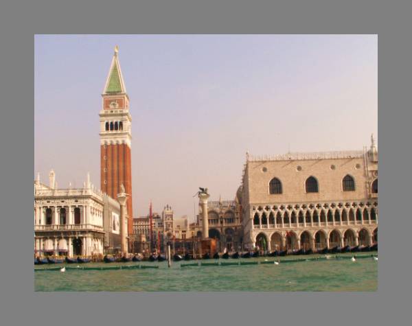 Vue sur San Marco, le Campanile et le Palais des Doges